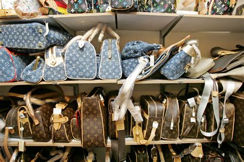 fake bag smell|From Street Stalls to Superfakes: The Truth Behind Fake Bags.